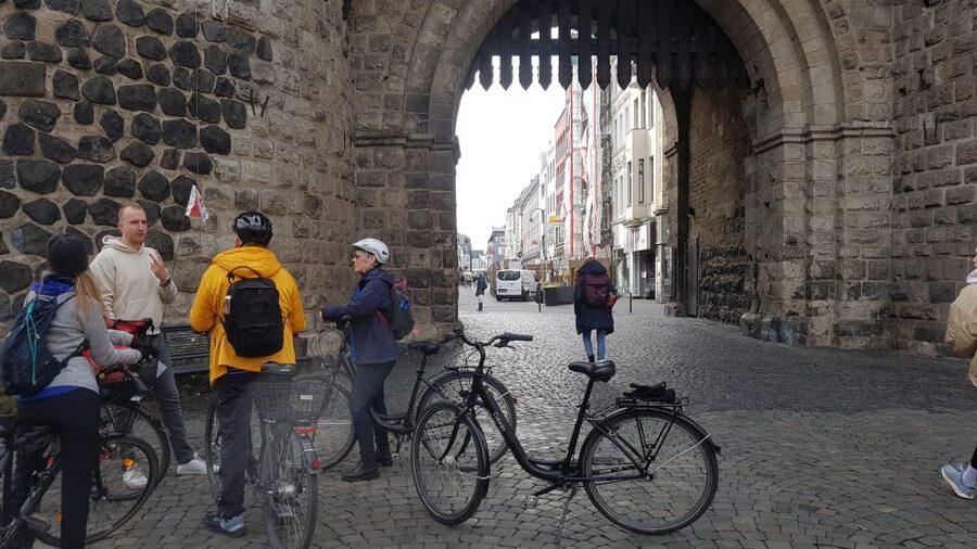 Cologne: 3-Hour Guided Bike Tour - Guides, pace, and group feel
