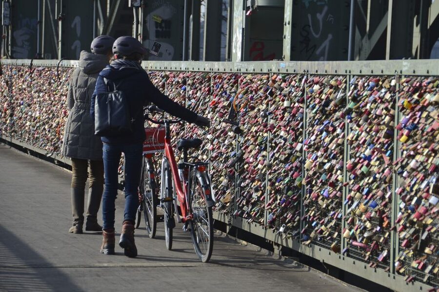 Cologne: 3-Hour Guided Bike Tour - Weather, clothing, and practical details