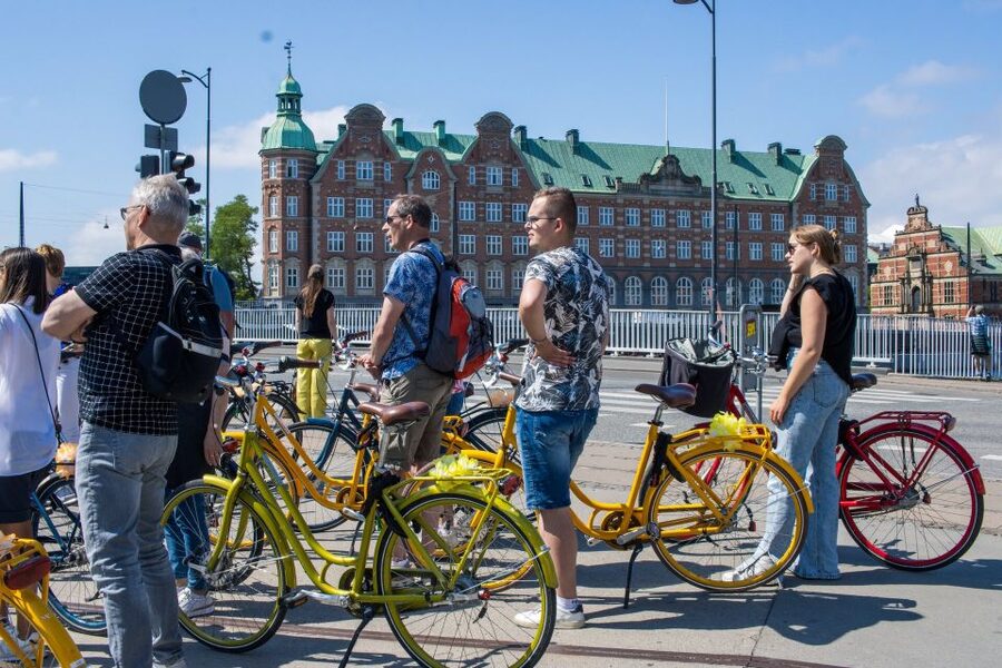 Copenhagen: Highlights 3 Hour Bike Tour with a Local Guide - Rosenborg Castle, Torvehallerne, and the Round Tower
