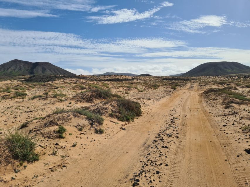Corralejo: E-Bike Rental with Map to Popcorn Beach - Riding to Popcorn Beach