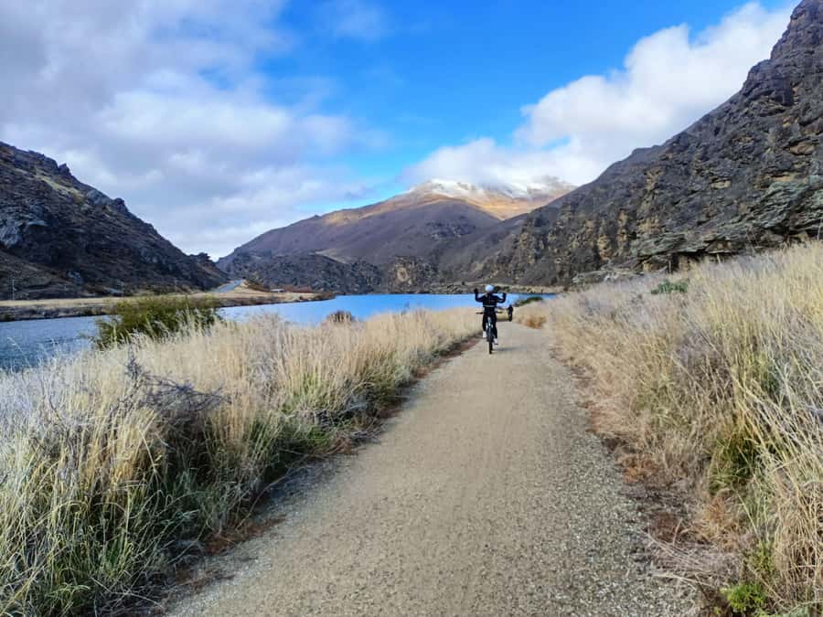 Cromwell: Lake Dunstan Trail Bike Rental and Luxury Shuttle - How much value you get for $107