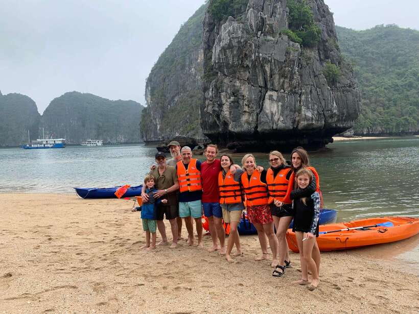 Đảo Cát Bà : 1Day Kayaking,Swimming,Cycling,Snorkeling,Lunch - From Cat Ba Town to the floating fishing village