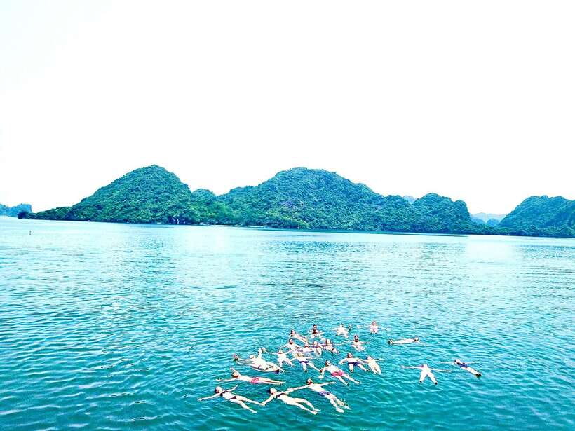 Đảo Cát Bà : 1Day Kayaking,Swimming,Cycling,Snorkeling,Lunch - Kayaking through Bright, Dark, and Bat caves