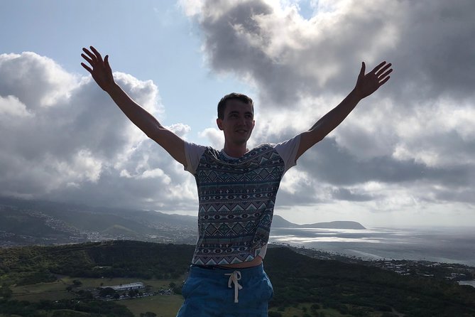 Diamond Head Bike to Hike and Local Lunch - Diamond Head Lighthouse Lookout and Shangri-La