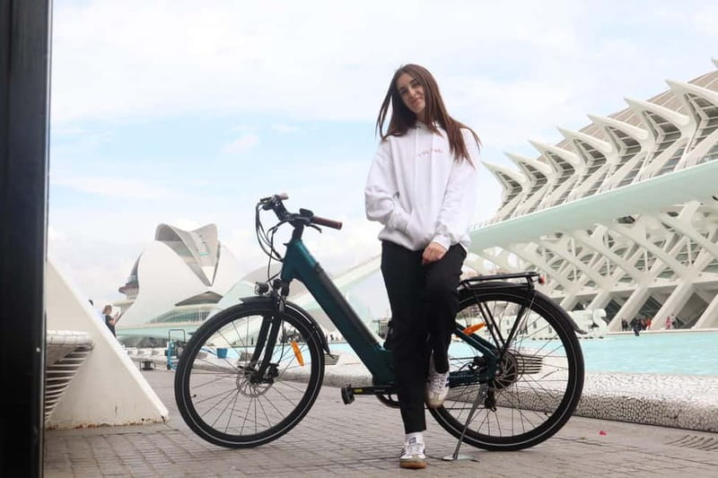Discover Valencia by bike – Dutch-speaking tour - Finishing at the City of Arts and Sciences