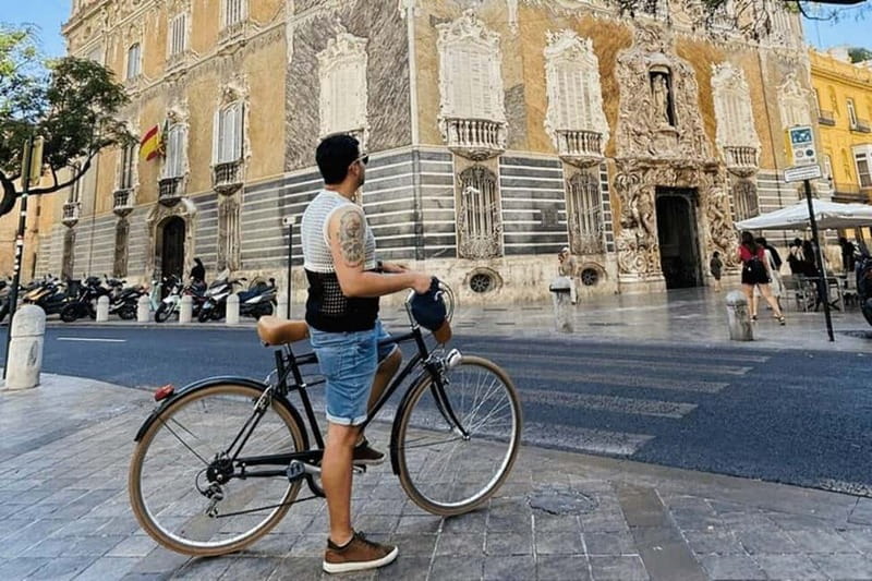 Discover Valencia by bike – Dutch-speaking tour - What the Dutch-language guiding adds