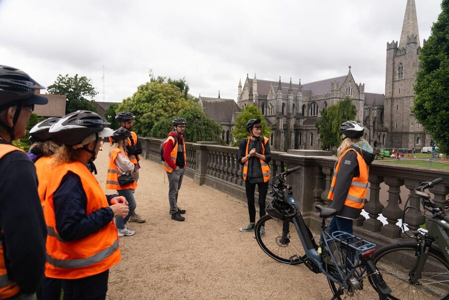 Dublin: Bike & E-Bike Tour with a Local Guide - Why a bicycle works so well in Dublin