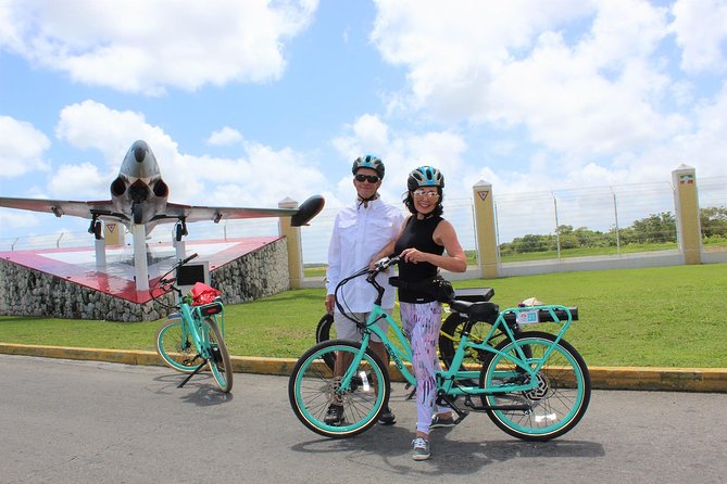 E-Bike City Tour though Cozumel & Taco Tasting Tour - Cozumel Park and local public life