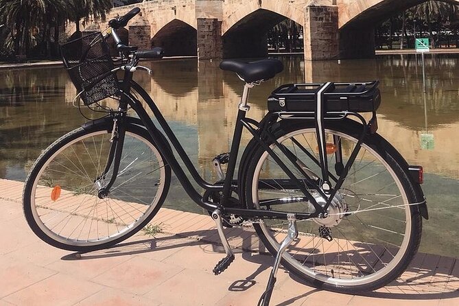 E-Bike Grand Valencia Private Tour - Malvarrosa Beach and the waterfront ride