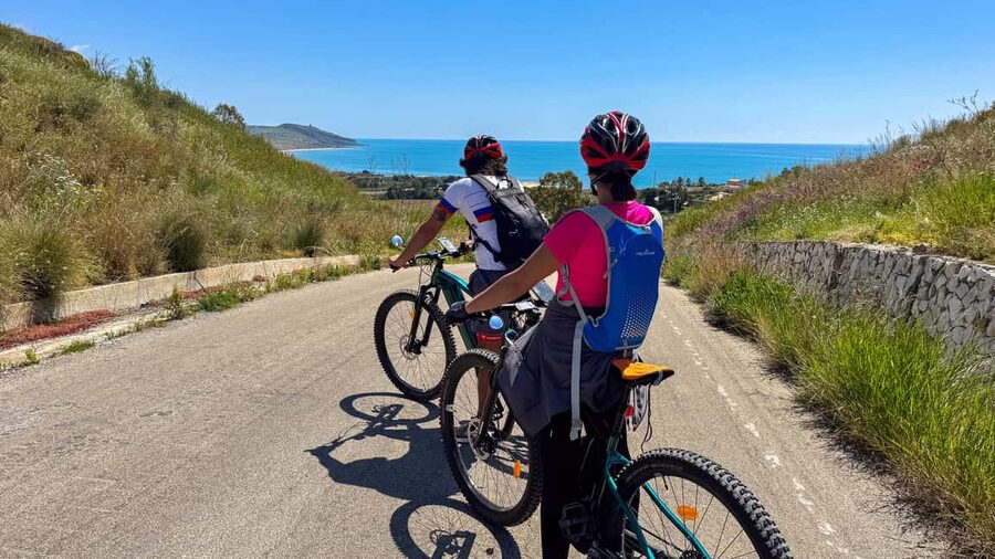 E-Bike Scala dei Turchi: Food tasting, villages, snorkeling, nature reserve - Beach time and the choice between food and snorkeling