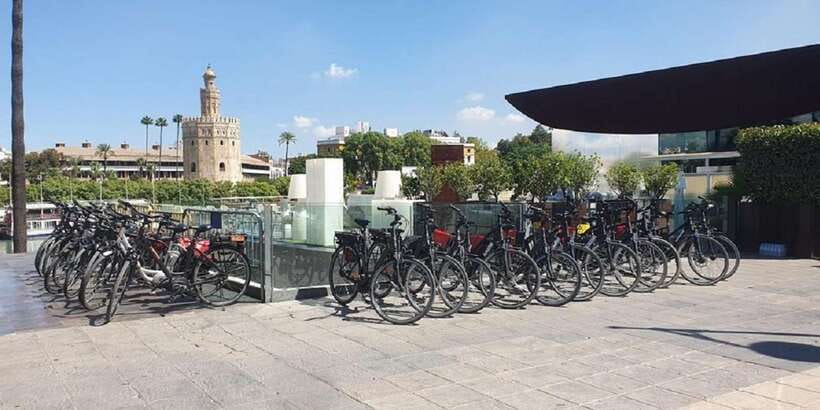 E-Bike tour in Sevilla - Maria Luisa Park: an open-air beginning