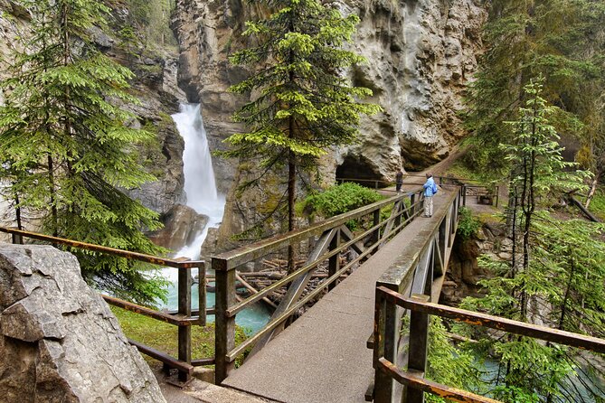 eBike and Hike Banff to Johnston Canyon small group guided program - How the shuttle changes the pace