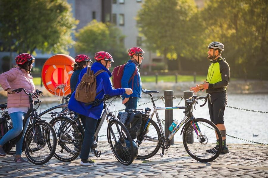 Edinburgh: Sightseeing Bike Tour - Starting beneath Edinburgh Castle