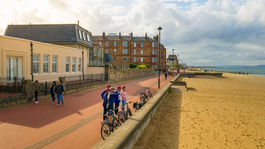 Edinburgh: Sightseeing Bike Tour - Reaching Portobello and the sea