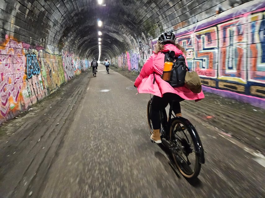 Edinburgh: Sightseeing Bike Tour - From urban streets to quiet paths