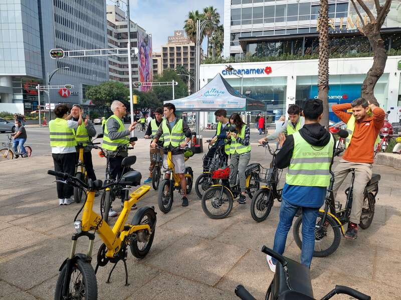 Electric Bike City Tour with a taco stop. - Reforma and a Sunday ride worth considering