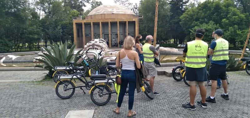 Electric Bike City Tour with a taco stop. - Roma Norte and the first taste of local neighborhoods