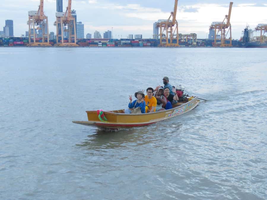 Explore Bangkok jungle by bike, kayak & boat - small group - Weekend markets, gardens, and a fresh coconut