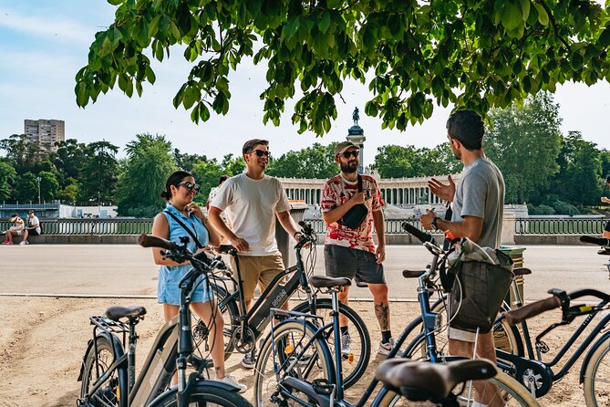 Explore Madrid by bike taking photos with Benja - What the Madrid bike tour is really designed to do