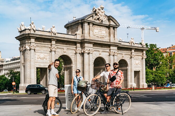 Explore Madrid by bike taking photos with Benja - Gran Vía and Puerta de Alcalá: Madrid’s grand opening