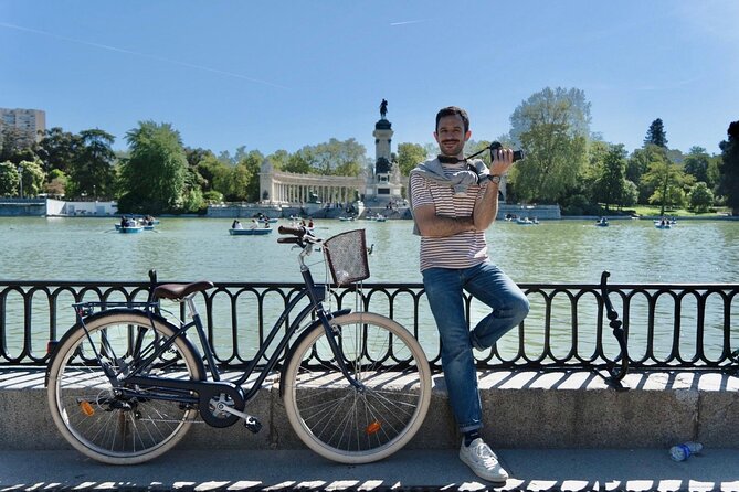 Explore Madrid by bike taking photos with Benja - Retiro Park and the Crystal Palace