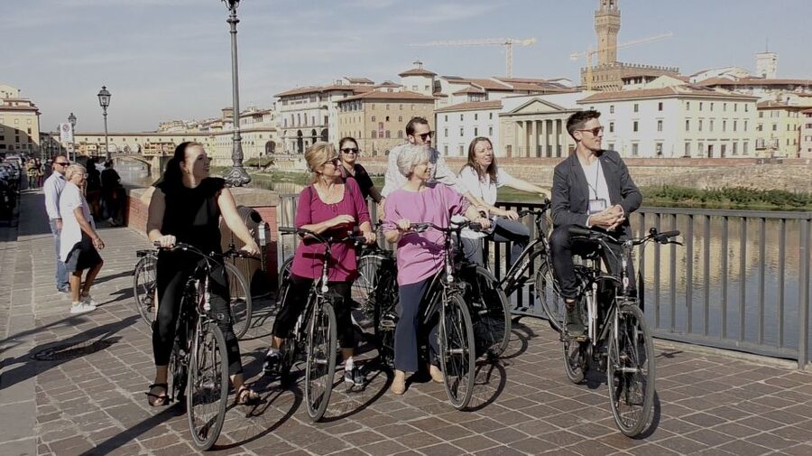 Florence: 2-Hour Guided Bike Tour - Crossing the Arno at Santa Trinita