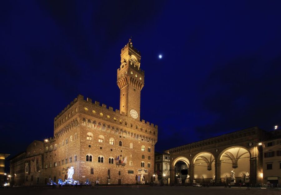 Florence at Night Bike Tour with Wine and Aperitivo Picnic - Key points at a glance