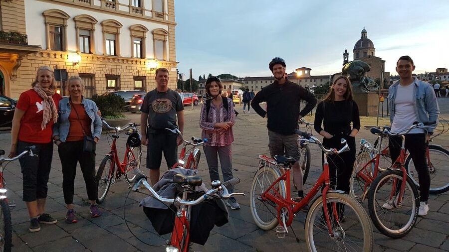 Florence at Night Bike Tour with Wine and Aperitivo Picnic - Who should book this evening ride