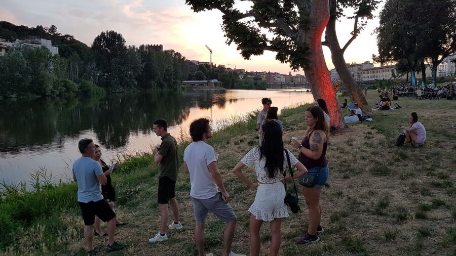 Florence at Night Bike Tour with Wine and Aperitivo Picnic - Sant’Ambrogio and Santa Croce after the aperitivo