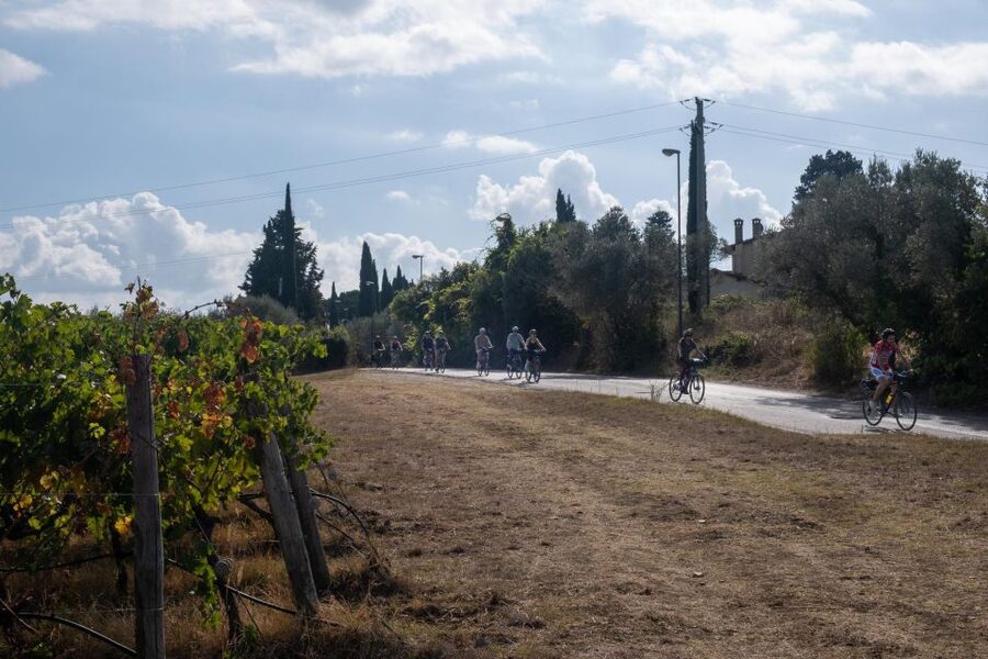 Florence: Chianti E-Bike Tour with Tuscan Lunch & Winery - The essential points at a glance