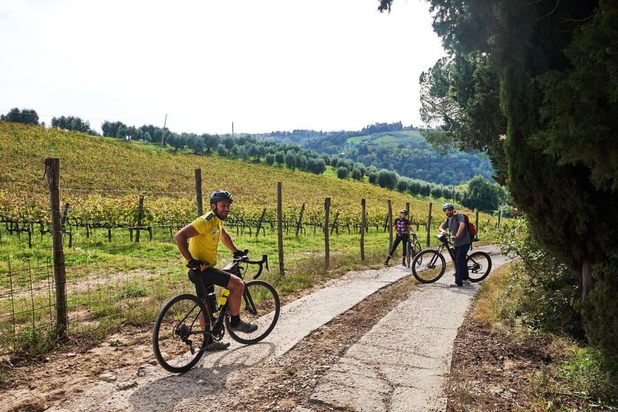 Florence: Chianti E-Bike Tour with Tuscan Lunch & Winery - Leaving Florence through the Oltrarno