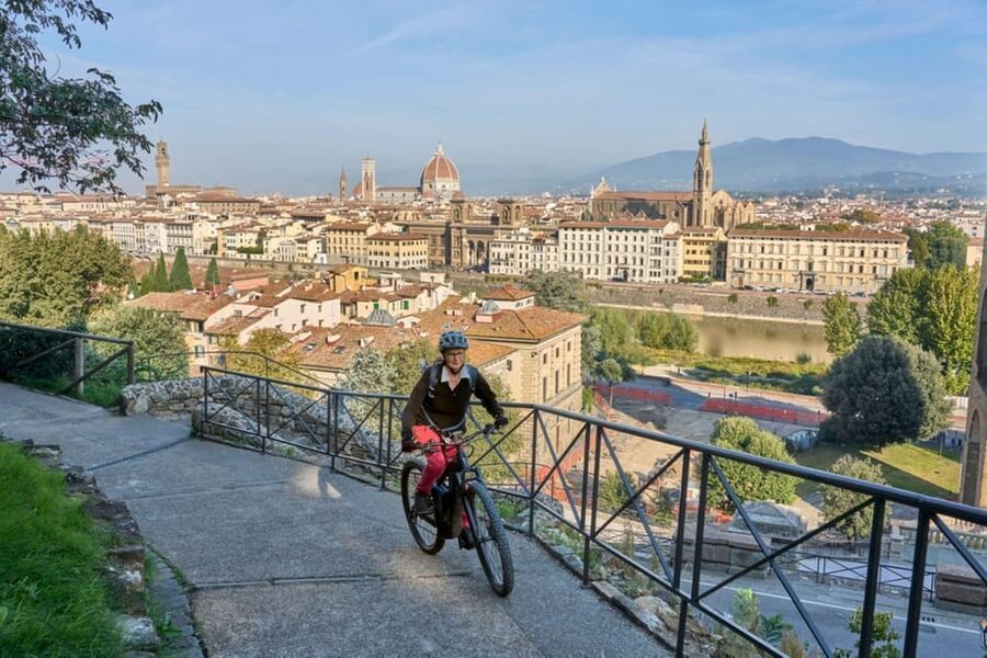Florence:E-Bike City Tour with stop at Piazzale Michelangelo - Key points at a glance