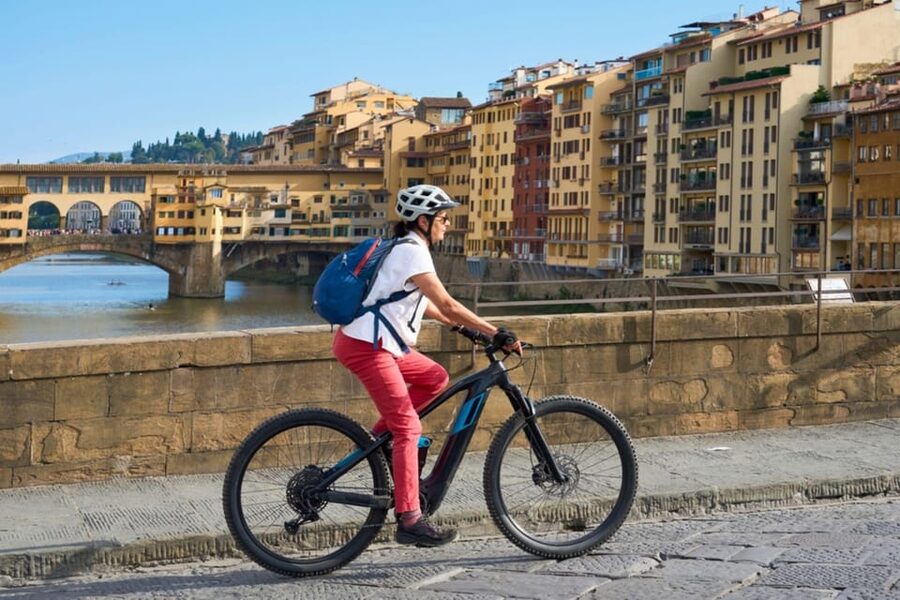 Florence:E-Bike City Tour with stop at Piazzale Michelangelo - The downhill return through Florence’s hills