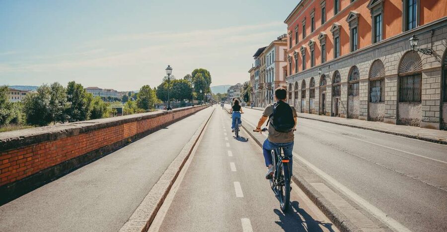 Florence: Night Tour by Electric Bike - Crossing Florence’s historic center