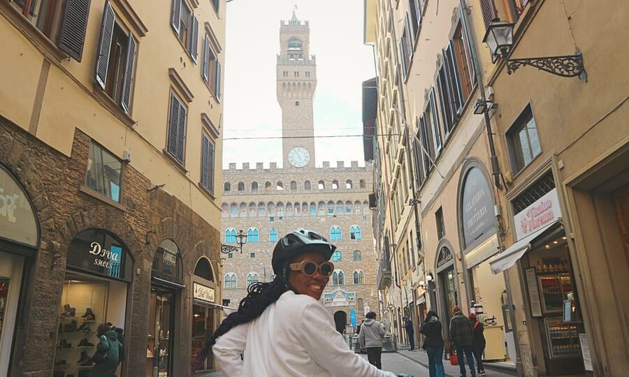 Florence Premium E-Bike Tour + Photo Shoot and Tastings - San Frediano, tasting time, and the return