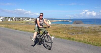 From Doolin: Day Trip to Inisheer with Bike or Bus Tour