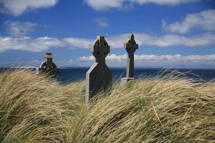 From Doolin: Day Trip to Inisheer with Bike or Bus Tour - Sunken graveyards, shipwrecks, and old stone places