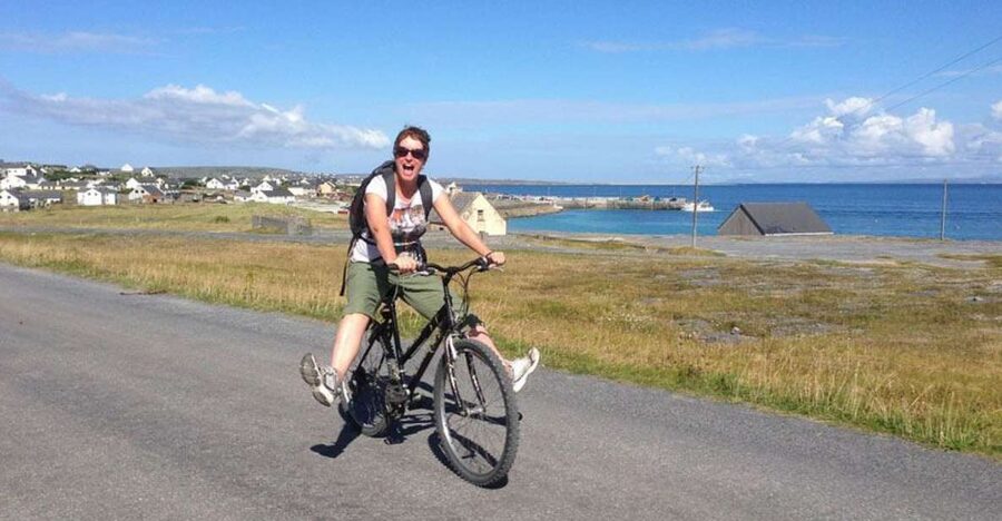 From Doolin: Day Trip to Inisheer with Bike or Bus Tour - Getting your first feel for island life