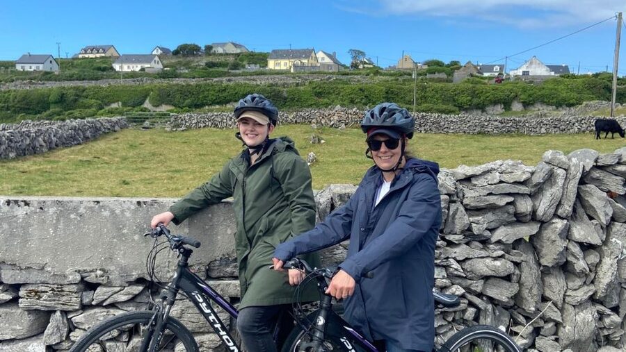 From Galway: Day Trip to Inisheer with Bike or Bus Tour - Free time for the beach, pub, or a quiet wander