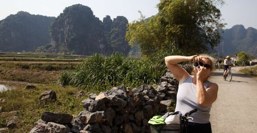 From Hanoi: Hoa Lu & Tam Coc with Buffet lunch & Cycling - Hoa Lu and the temples of King Dinh