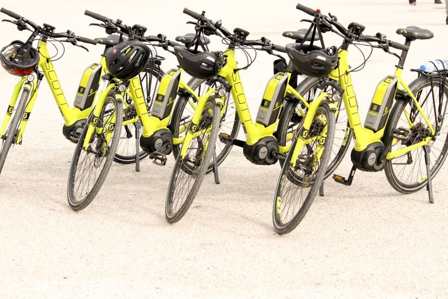From Lisbon: Sintra to Cascais Full-Day Guided E-Bike Tour - Choosing the coast, Guincho Beach, and Cascais
