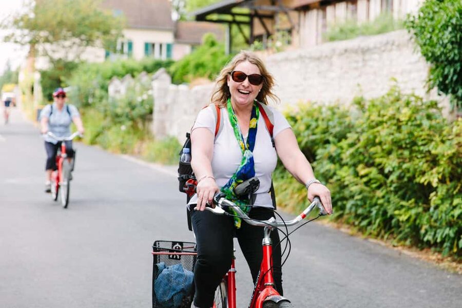 From Paris: Monet Garden & Giverny Bike Tour and Picnic Stop - Why cycling to Monet’s garden feels different