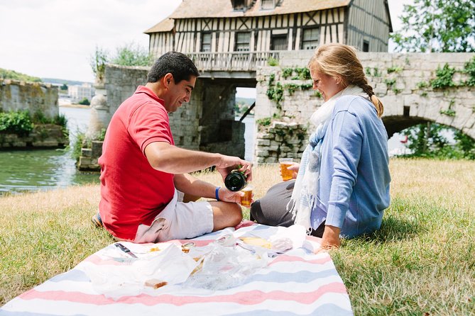 From Paris: Monet Gardens & Giverny Bike Tour with Picnic Stop - A picnic beside the Seine