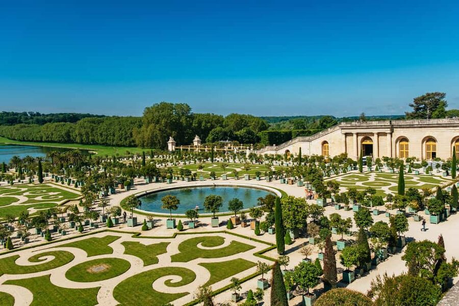 From Paris: Skip-the-Line Palace of Versailles Bike Tour - Touring the château and Hall of Mirrors