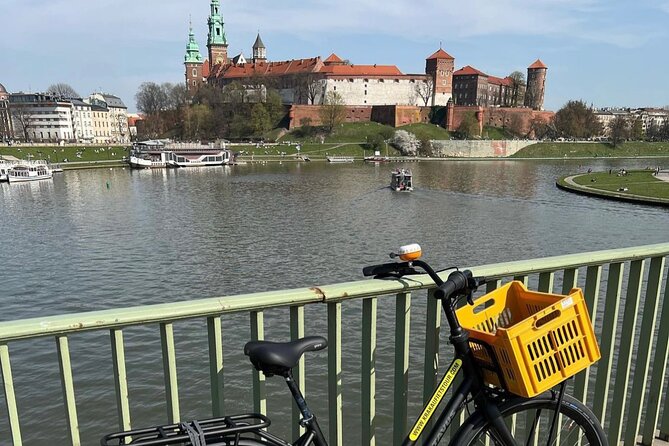 Full Bike Tour - the Old Town, Jewish Qtr & the Ghetto NEW BIKES - Guides, group size, and the human touch