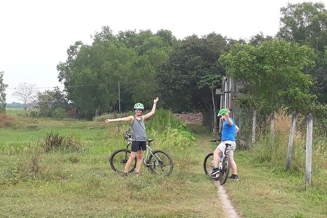 Full Day Off The Beaten Track the Mekong Delta. - Cruising near Cai Be and the floating market