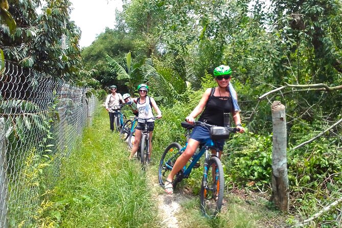 Full Day Off The Beaten Track the Mekong Delta. - Lunch, fruit, and a look at local food