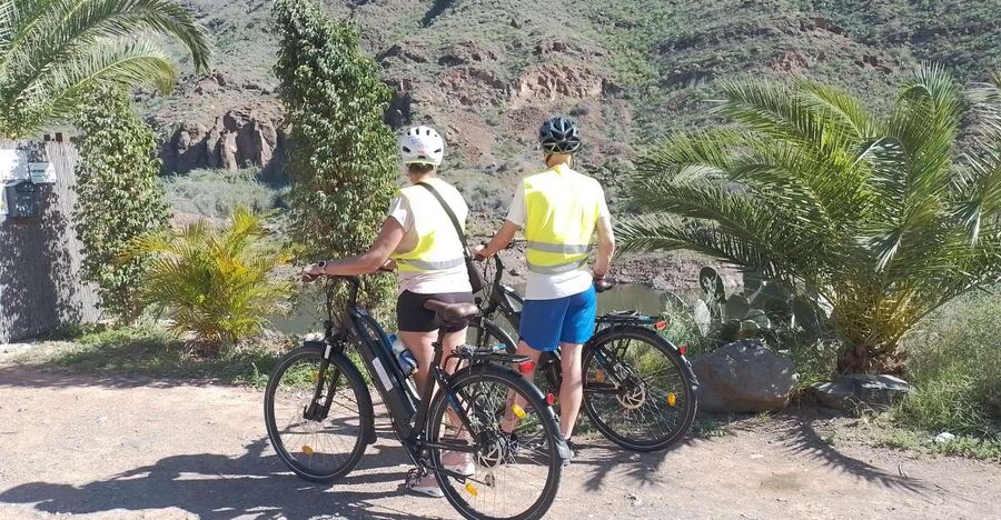 Gran Canaria: 4 Hour - 7 Day E-Bike Rental 80km battery life - Collecting the bike and getting ready to ride