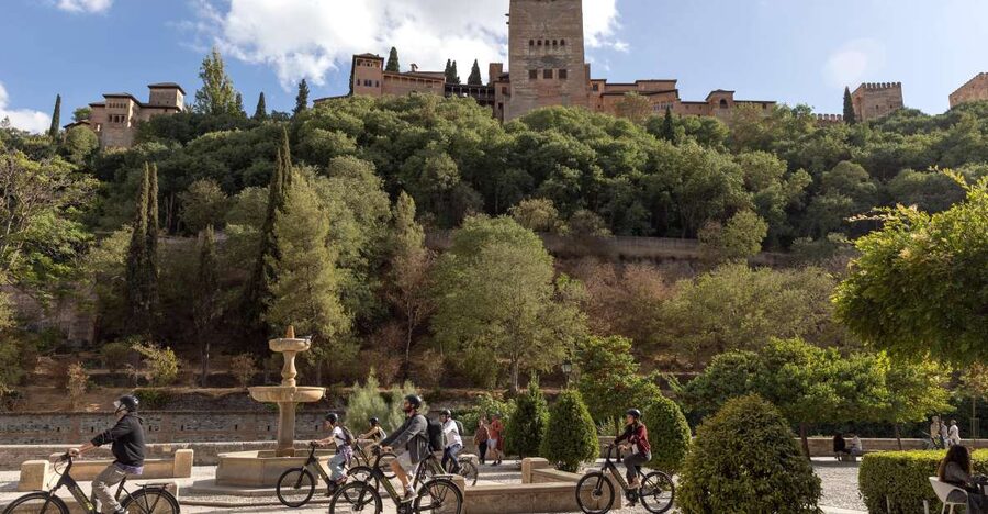 Granada: Albaicin and Sacromonte E-Bike Tour - Mirador San Nicolás and the Alhambra view
