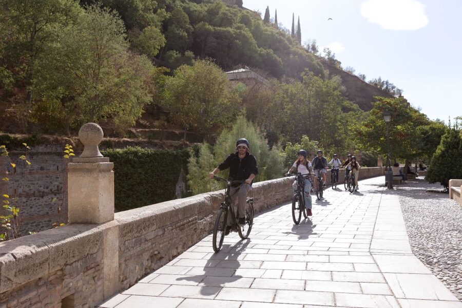 Granada: Albaicin and Sacromonte E-Bike Tour - What the guide adds to two short hours